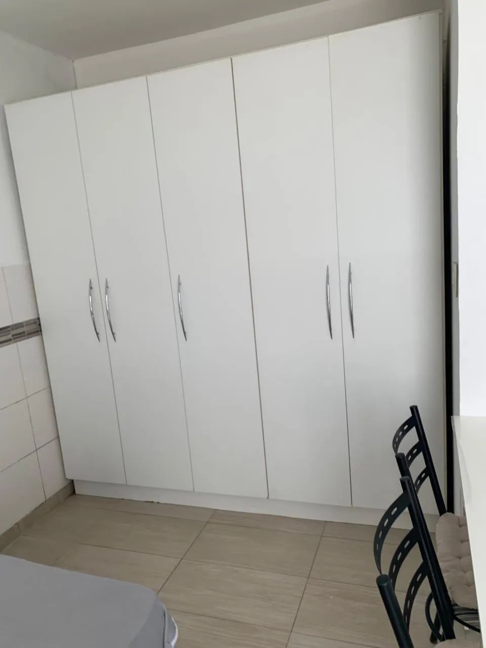 Kitnet mobiliada no roçado para até 2 pessoas / excelente localização - Foto 2