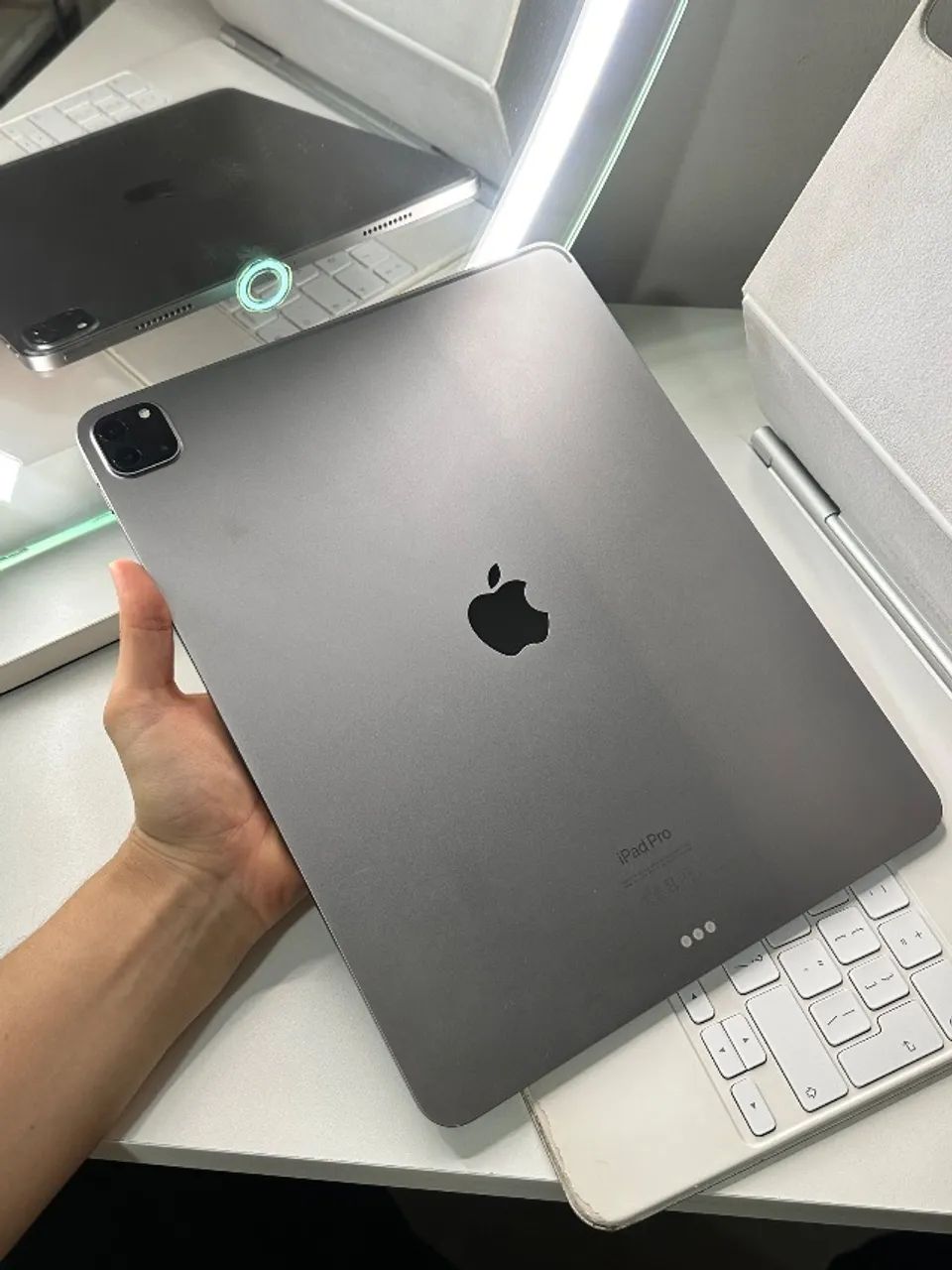 iPad Pro 12.9 (6º geração) 128Gb + Magic Keyboard + cabo e fonte original Apple  - Foto 5