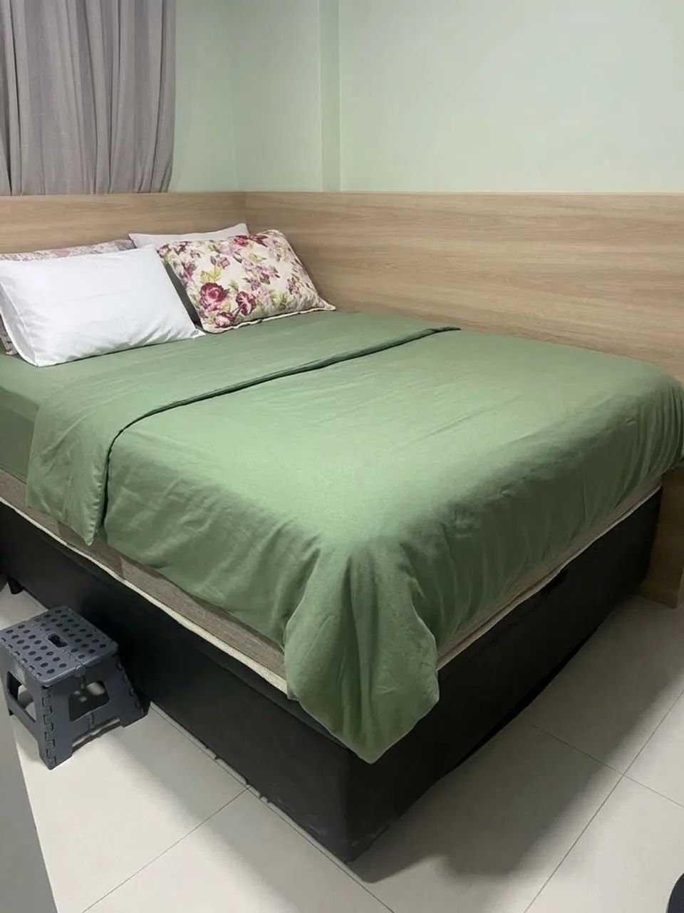 Cama box com depósito baú + colchão de molas ensacada 