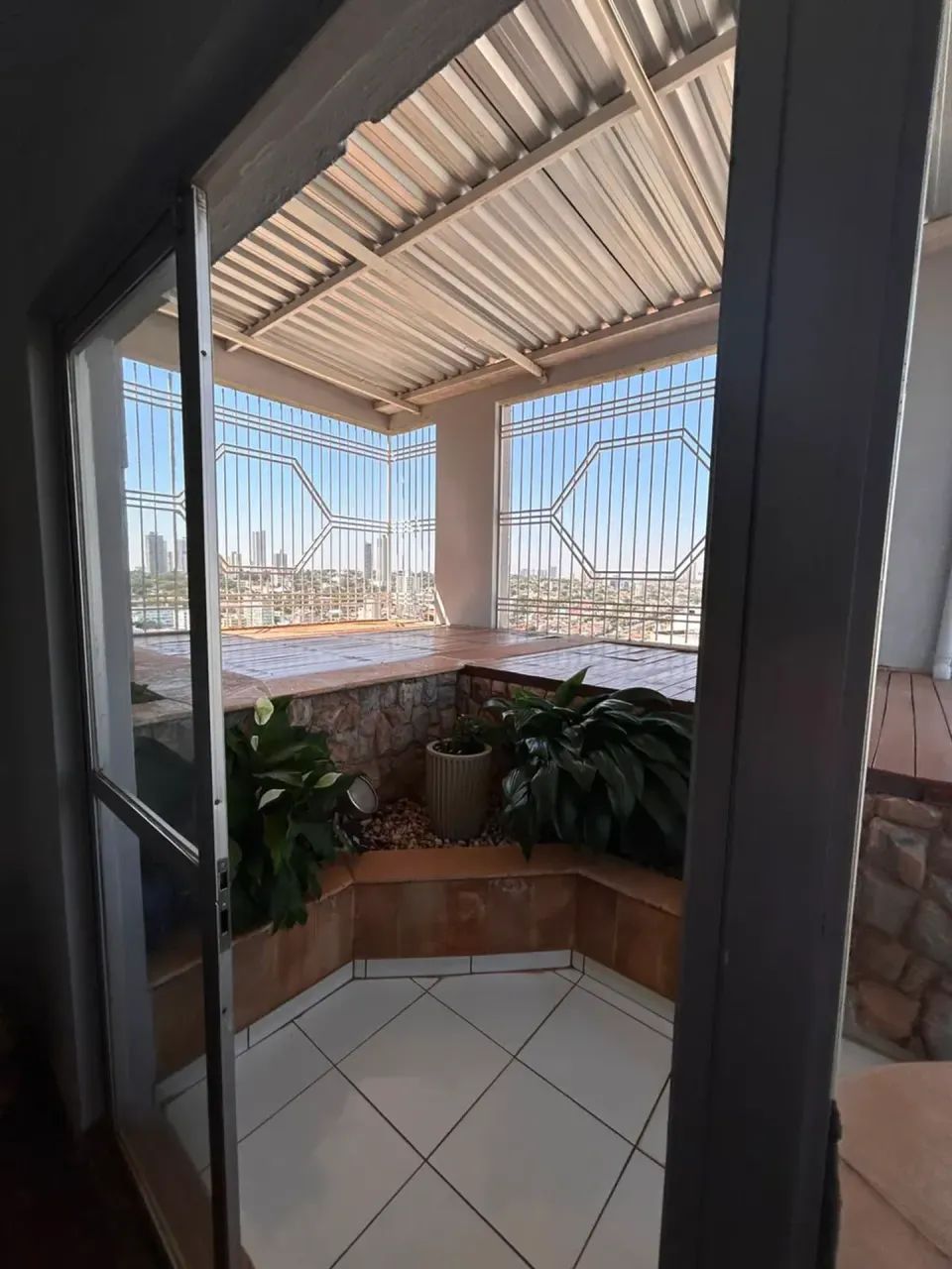 DUPLEX COM 4 QUARTOS A 350 METROS DA AVENIDA UNIVERSITÁRIA - Foto 3