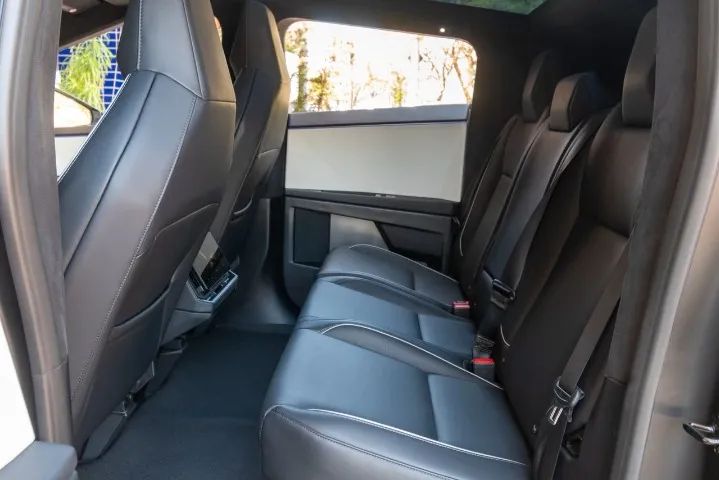 Tesla Cybertruck Foundation, foto 11 de 17