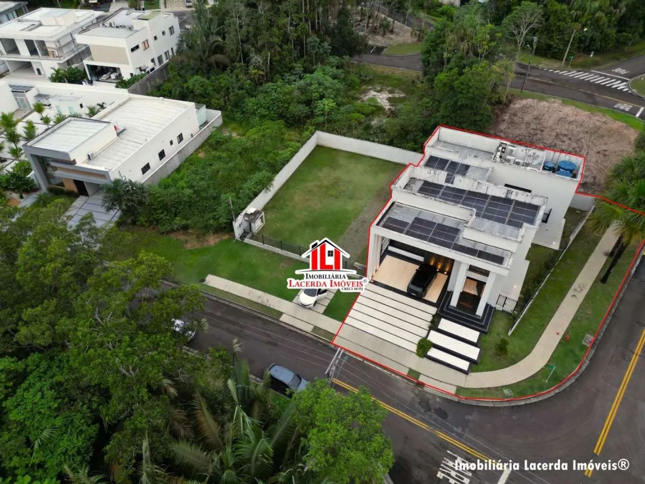 Casa Duplex no Alphaville 2 com 3 Suítes Master, Escritório, Home, Gourmet e Energia Solar