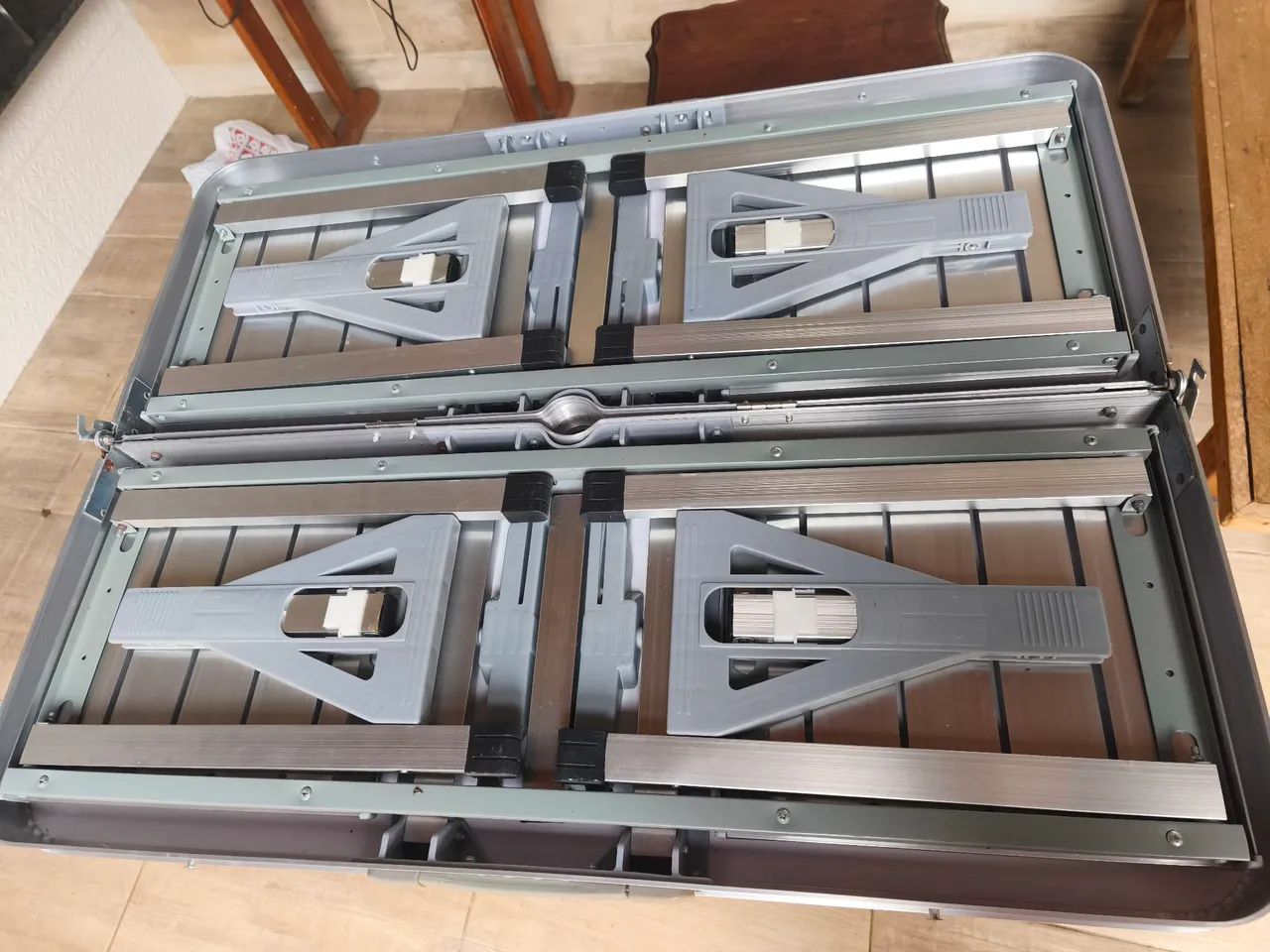 Mesa tipo maleta, de alumínio para camping  - Foto 3