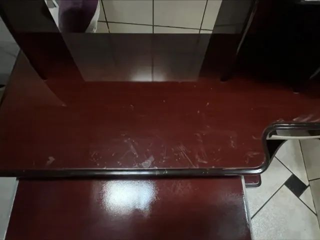 Mesa para computador/ Escrivaninha em madeira - Foto 2