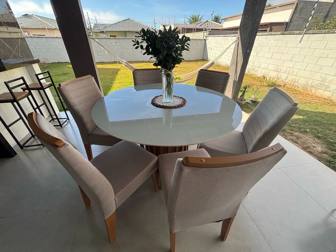 Mesa com 6 cadeiras 