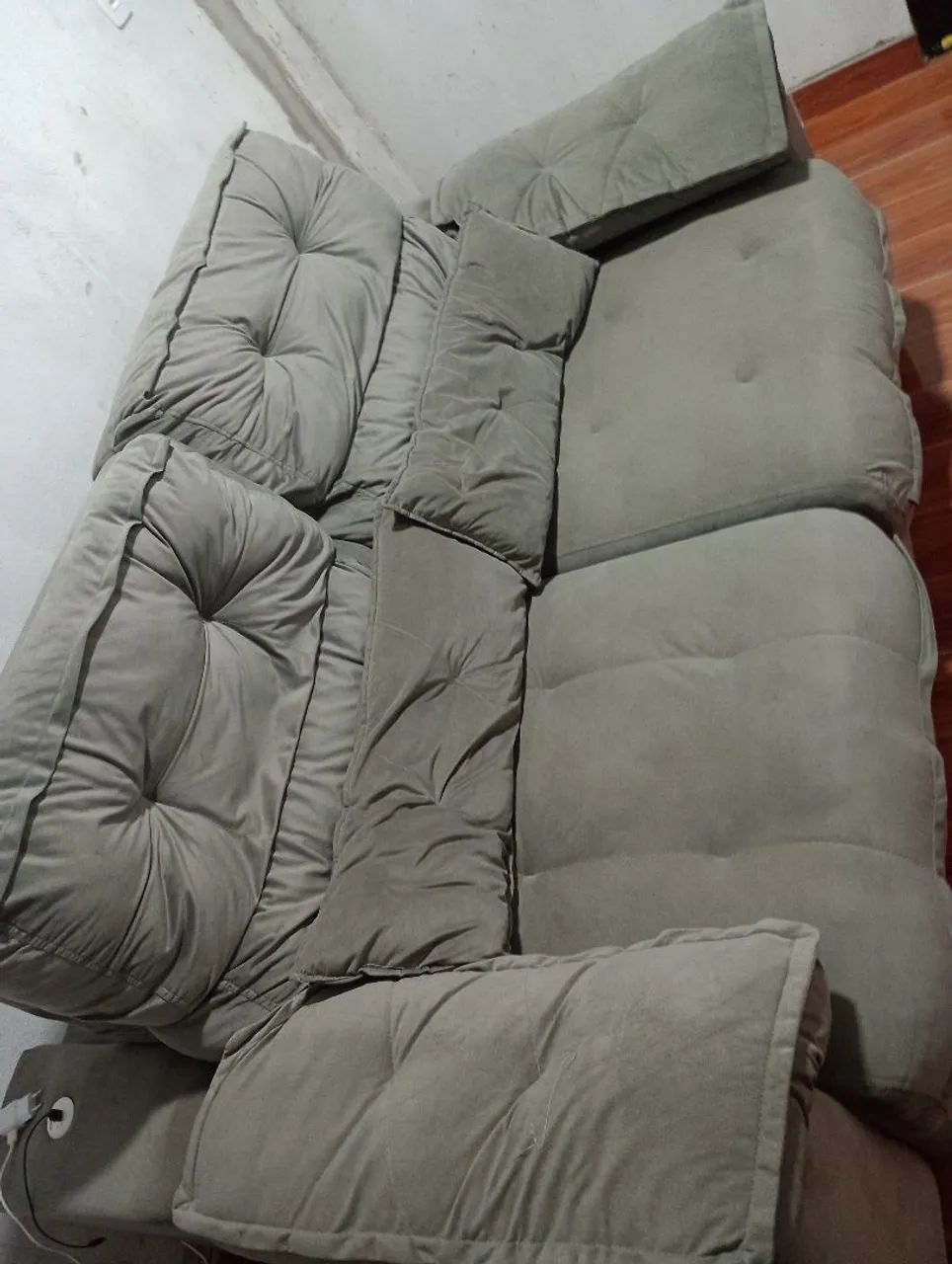 Sofá retrátil seme novo  - Foto 4