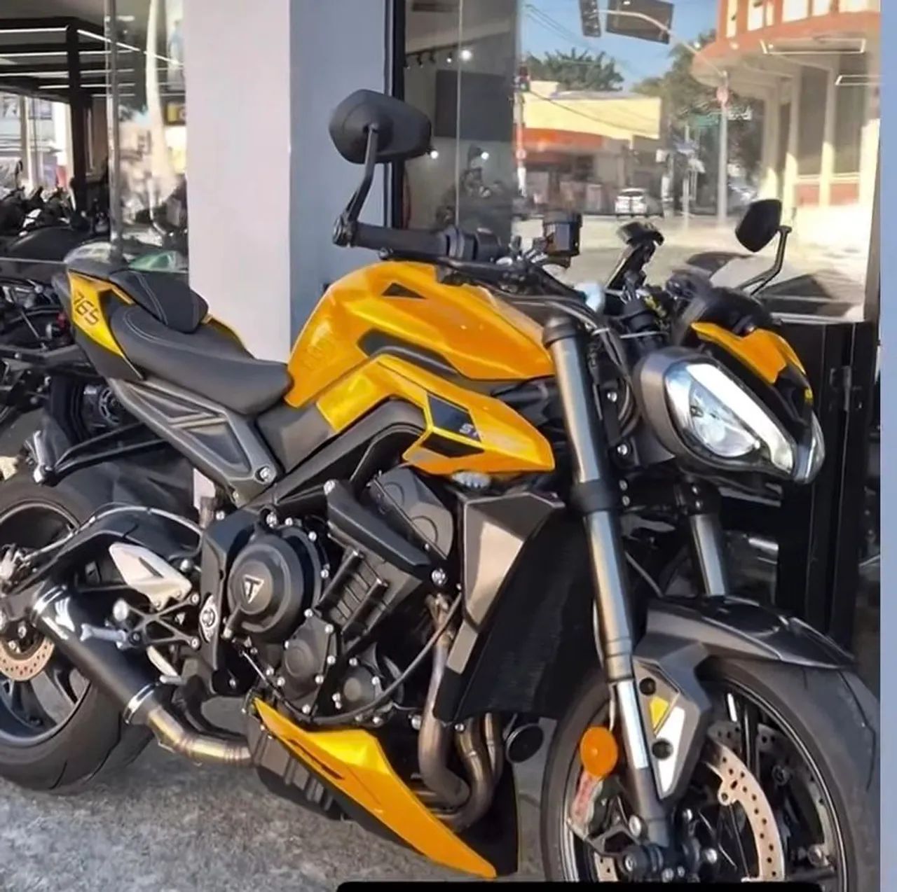 Triumph 765 rs