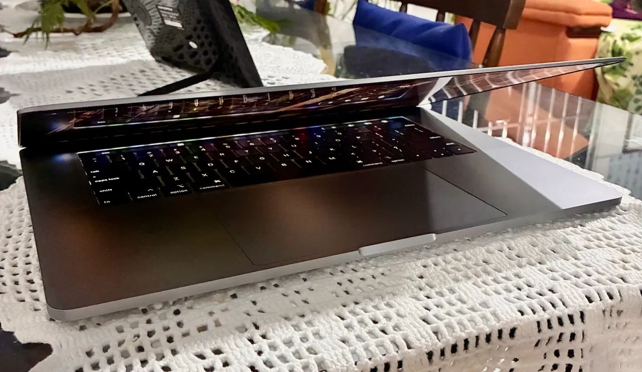 MacBook Pro A1990 2018 i9 32GB + 512SSD - Notebooks - Dois Unidos