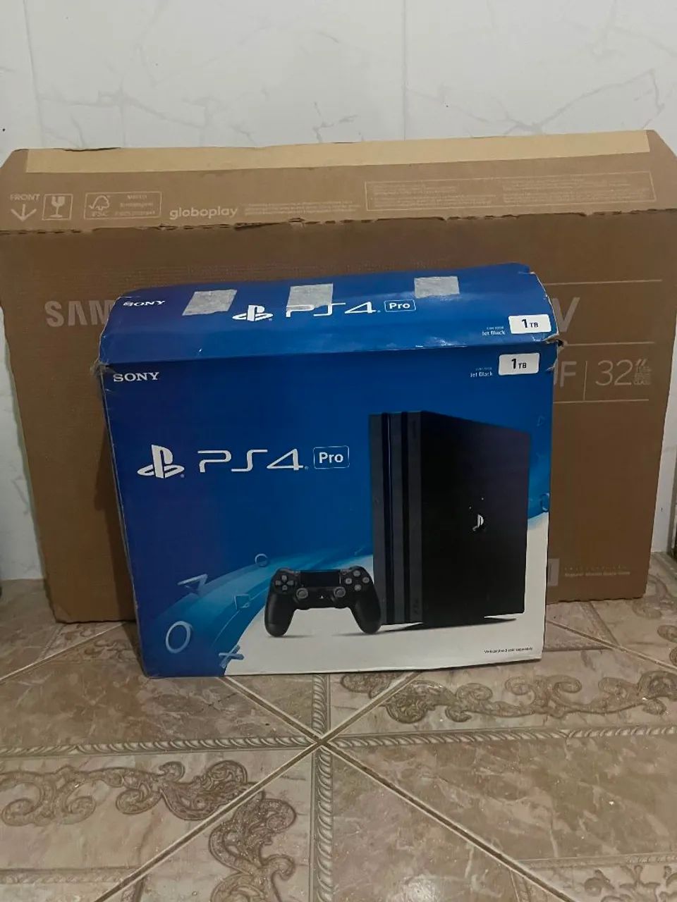 Ps4 pro 1tb com 2 controles e 9 jogos mais TV Samsung 32 polegadas  - Foto 2