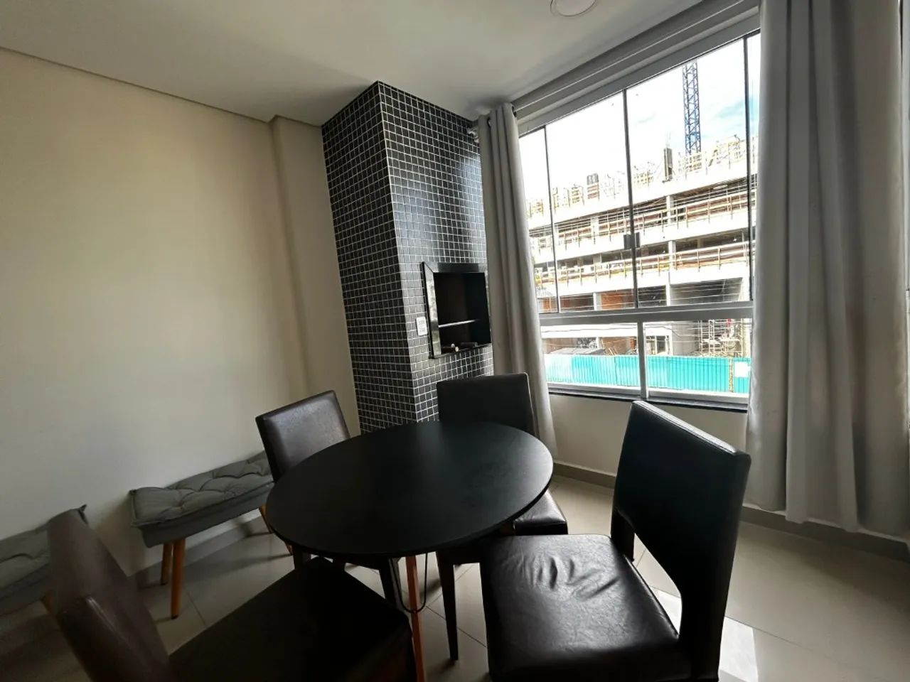 Apartamento todo mobiliado com 2 dormitórios à 80m da Praia dos ingleses! - Foto 3