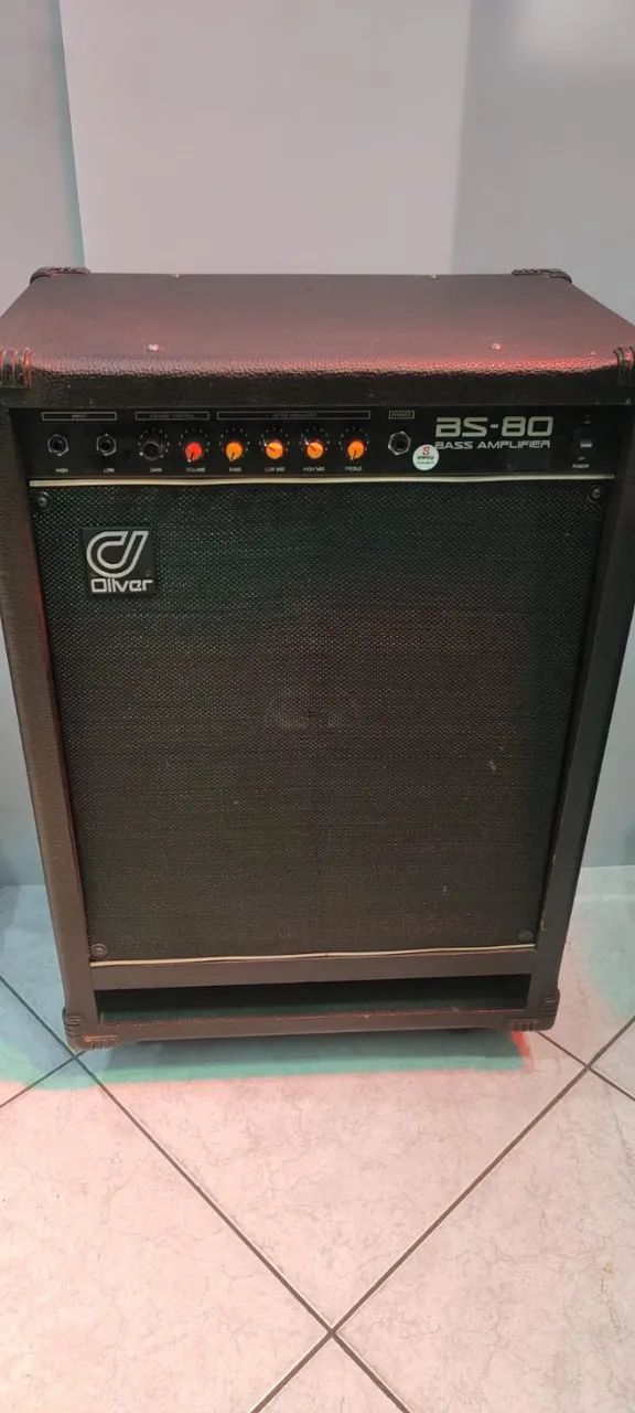 CUBO PARA CONTRABAIXO  MARCA :OLIVER  MOD: BS-80 RARO IMPECÁVEL;falante 15 polegadas