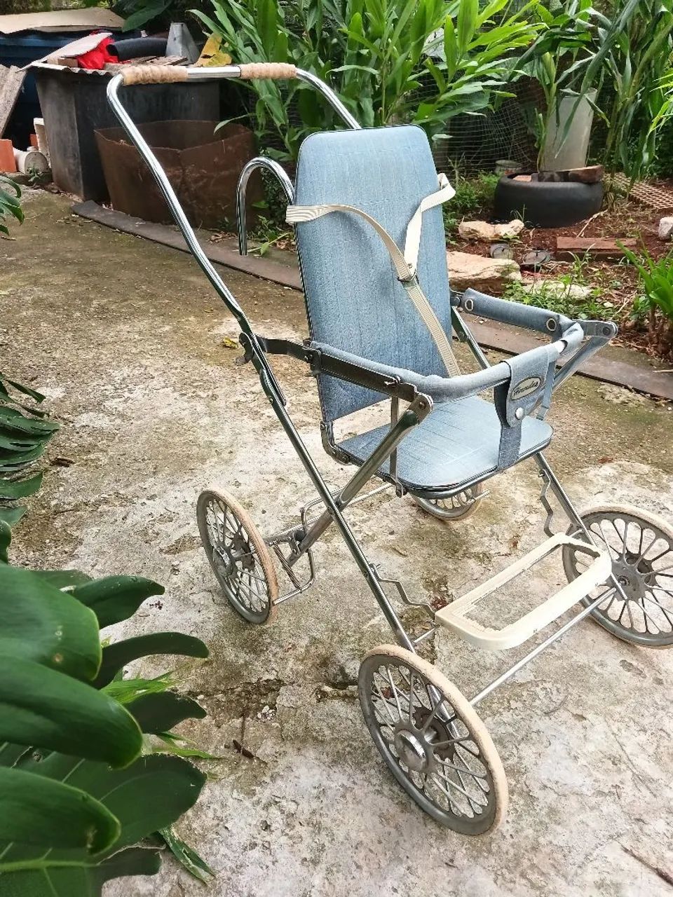 Carrinho de bebê Hércules Década 1960