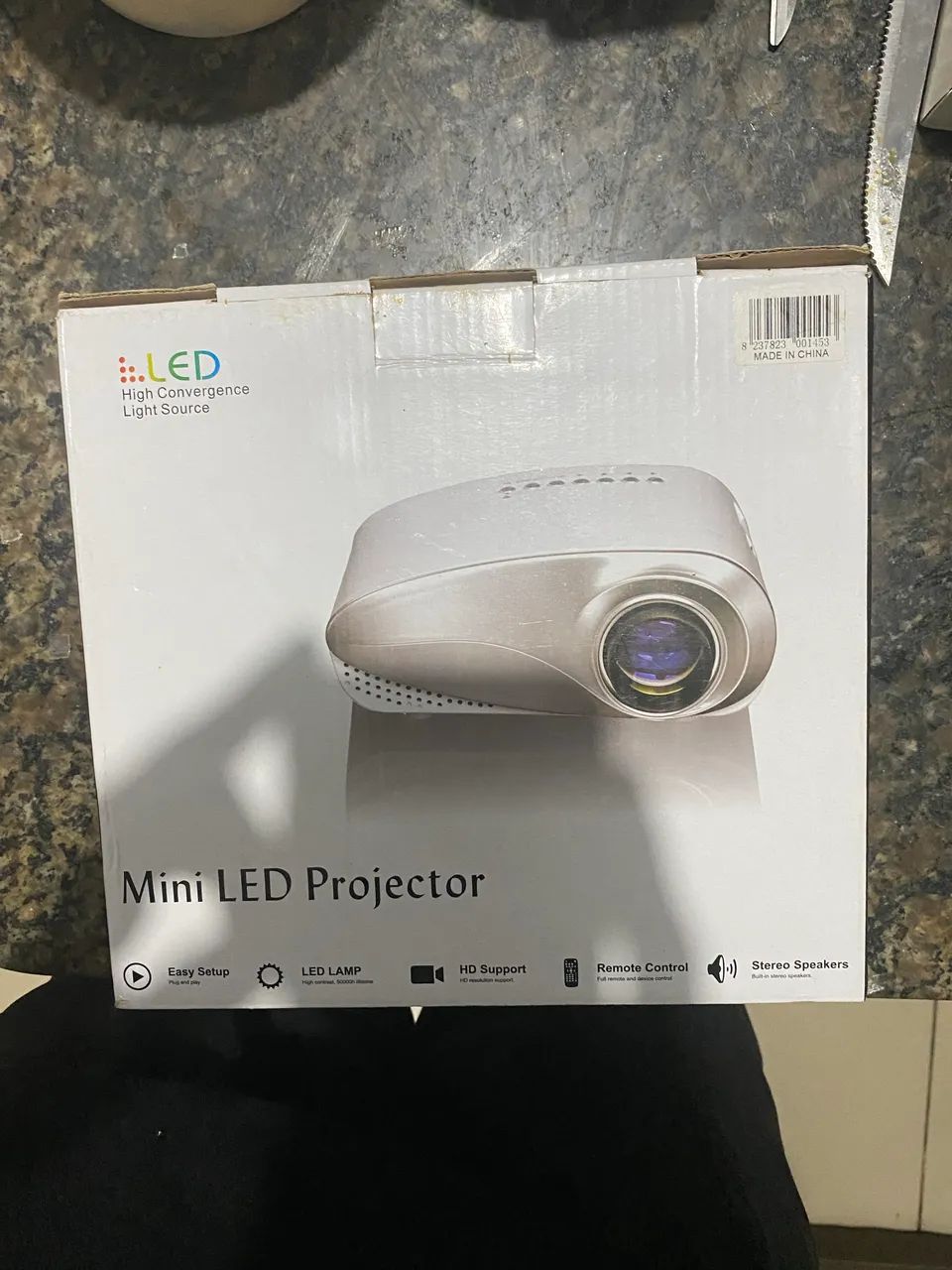 Mini Projetor LED RD-802 Portátil HD - Cinema em Casa Completo