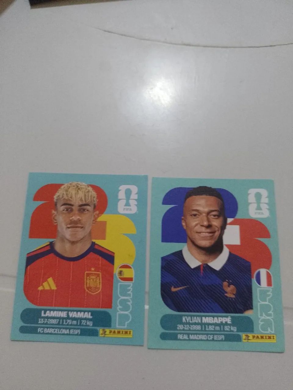 Kylian MBAPPÉ E LAMINE YAMAL figurinha 