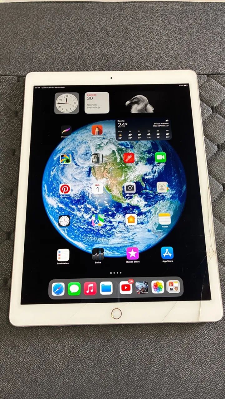 Vendo iPad Pro 12,9 polegadas, 1ª geração, com 128 GB de armazenamento, na cor dourada.