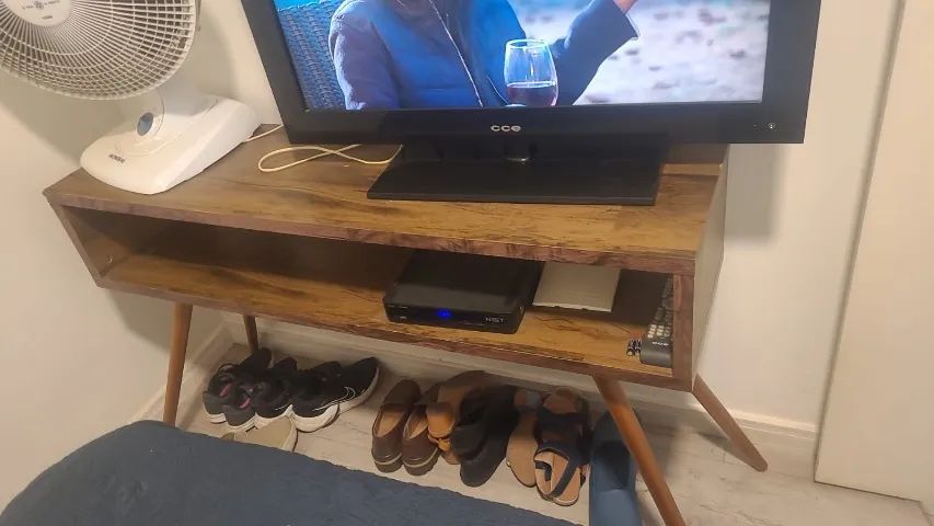 Aparador / Rack Retrô com Pés Palito - Estilo Rústico com Nicho - Foto 2