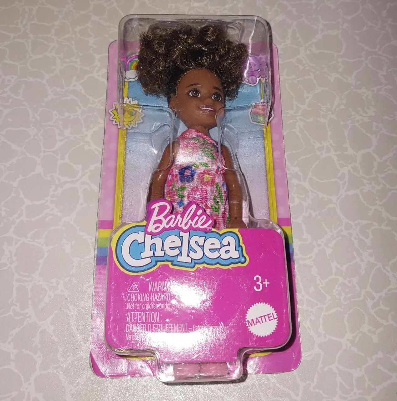 Boneca Chelsea negra vestido rosa - Foto 2