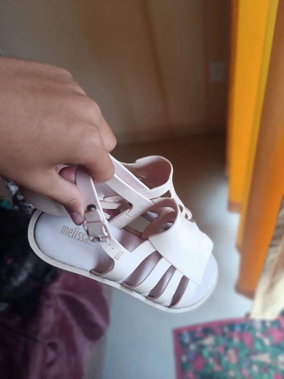 Vendo sandalias e tenis