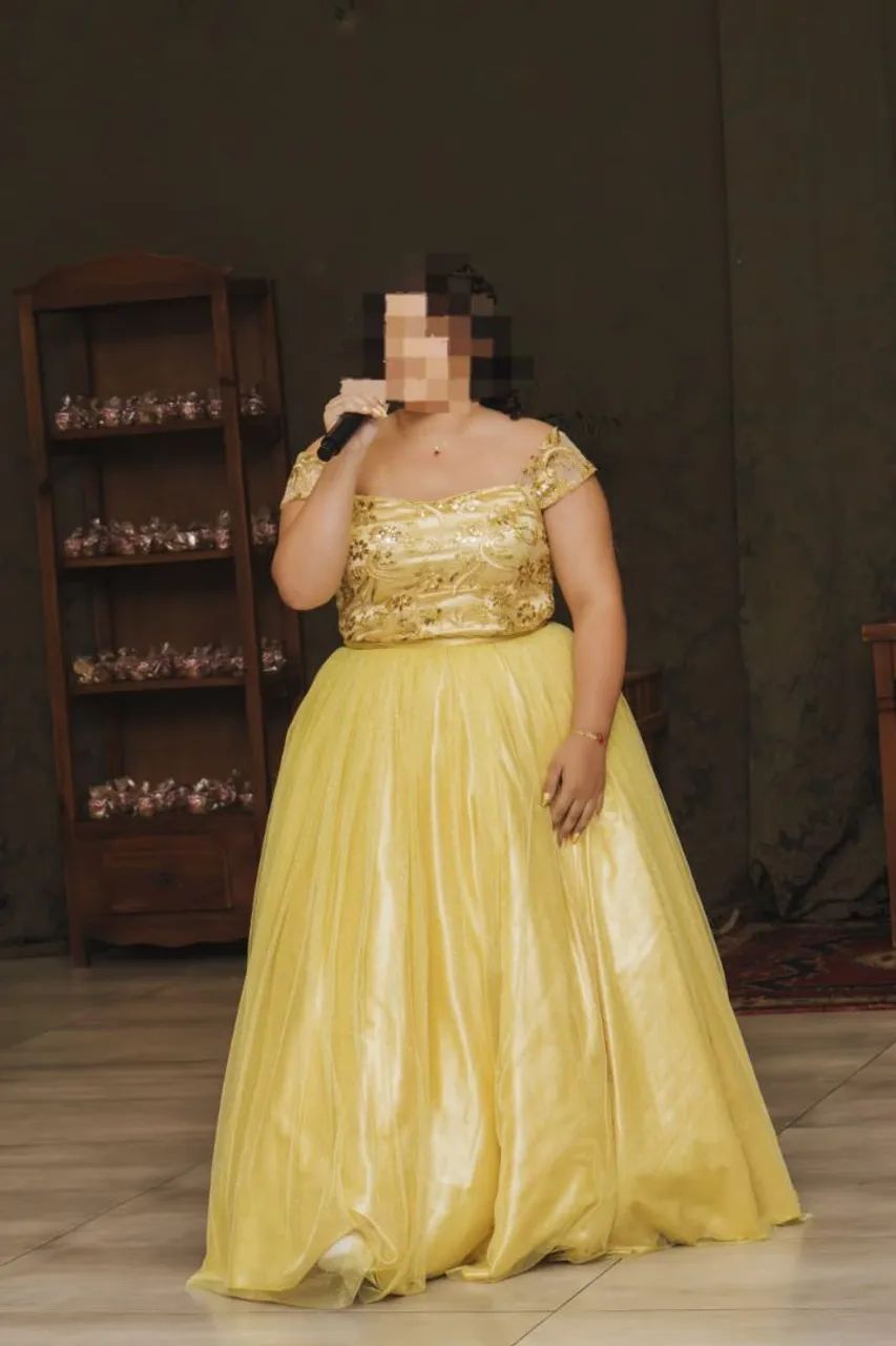 Vestido de debutante dourado praticamente nova 
