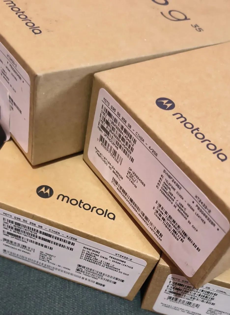 Smartphone Motorola G35 5G com NFC Cor Coral 