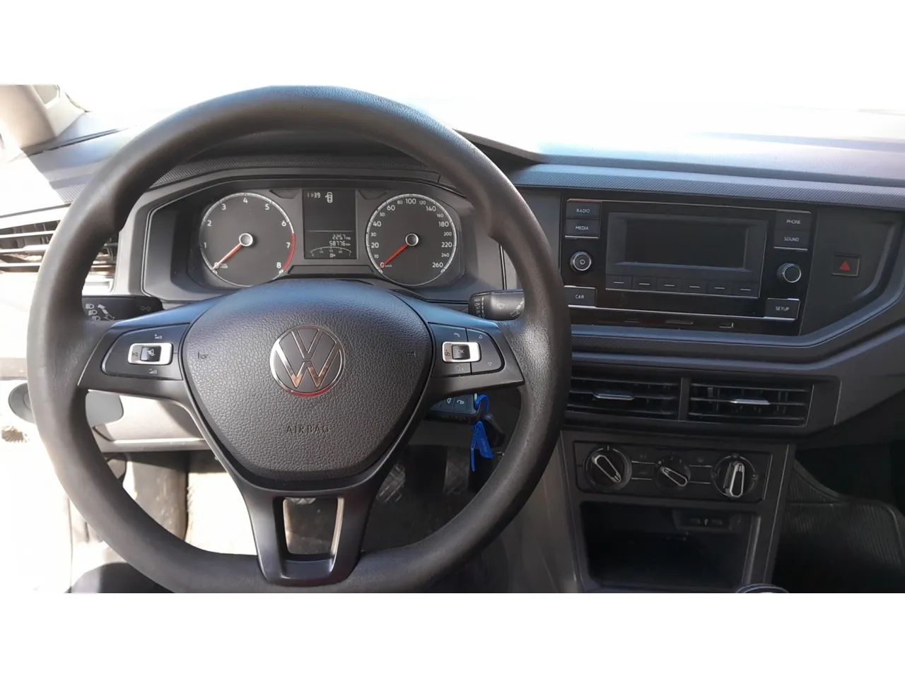 Volkswagen Polo Track 1.0 Flex 12V 5p, foto 10 de 16