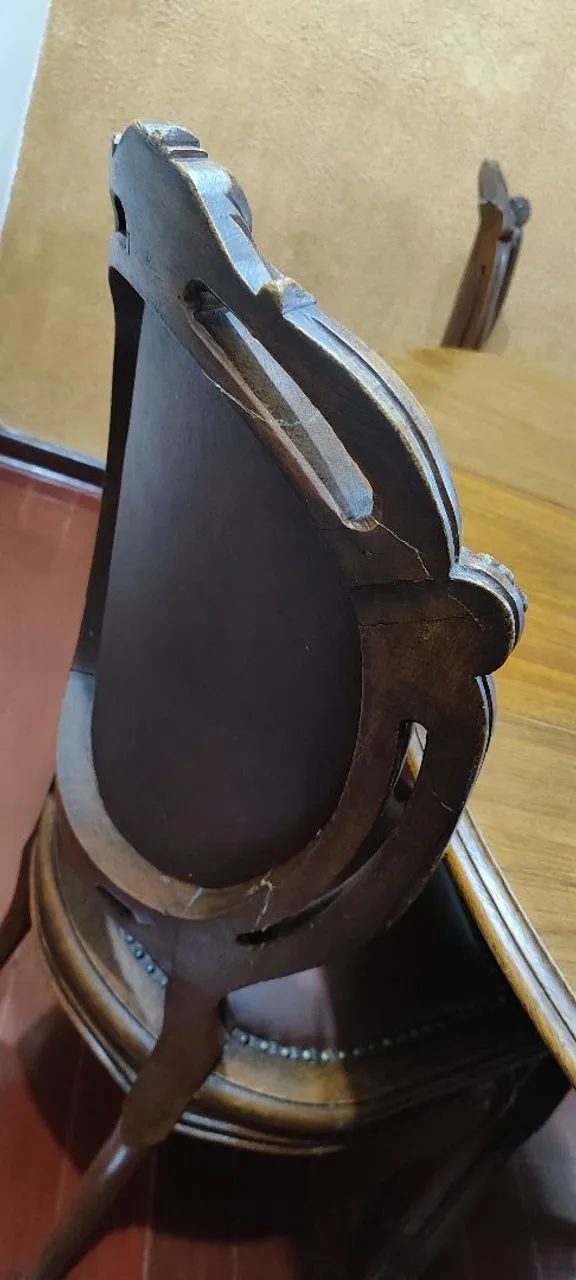 Conjunto de Jantar Clássico em Madeira Maciça (Mesa Extensível + 4 Cadeiras) - Foto 3