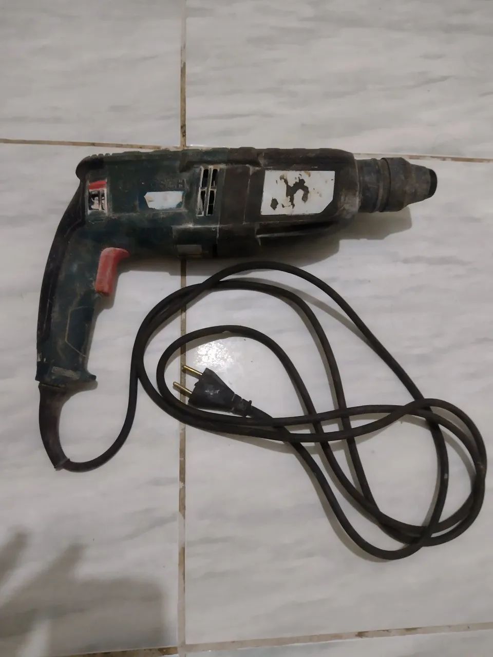 Furadeira com rompedor 