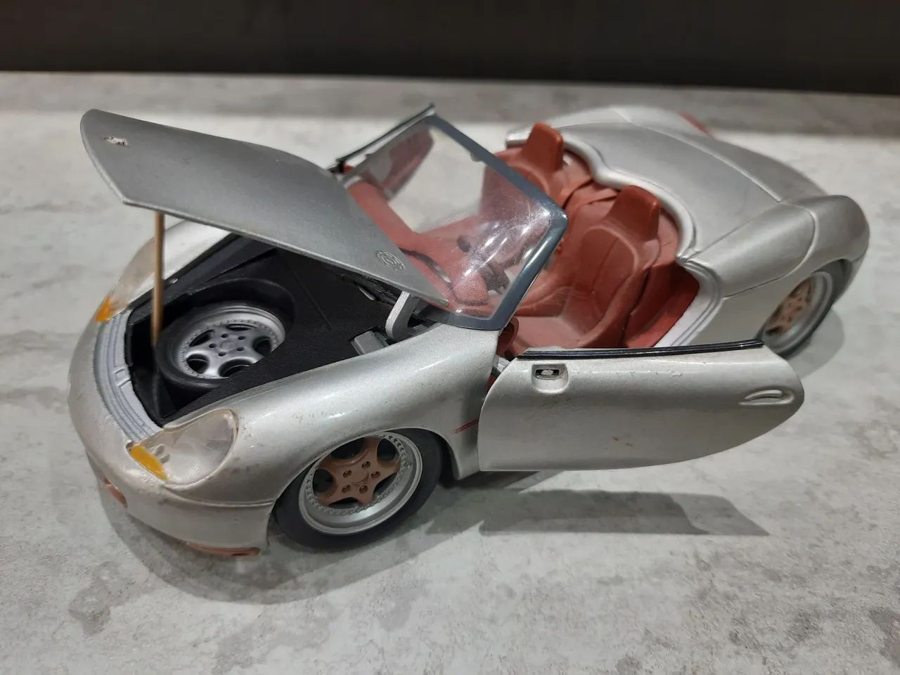 Miniatura Porsche Boxter Conversível - Escala 1:18 - Maisto