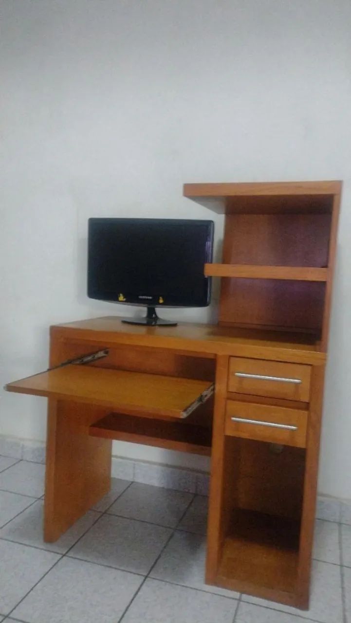 Escrivaninha em Madeira 