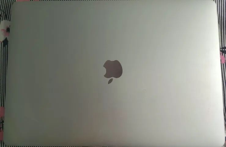 MacBook Pro 15 (2018) Intel Core i9 / 32GB RAM / SSD / Radeon Pro