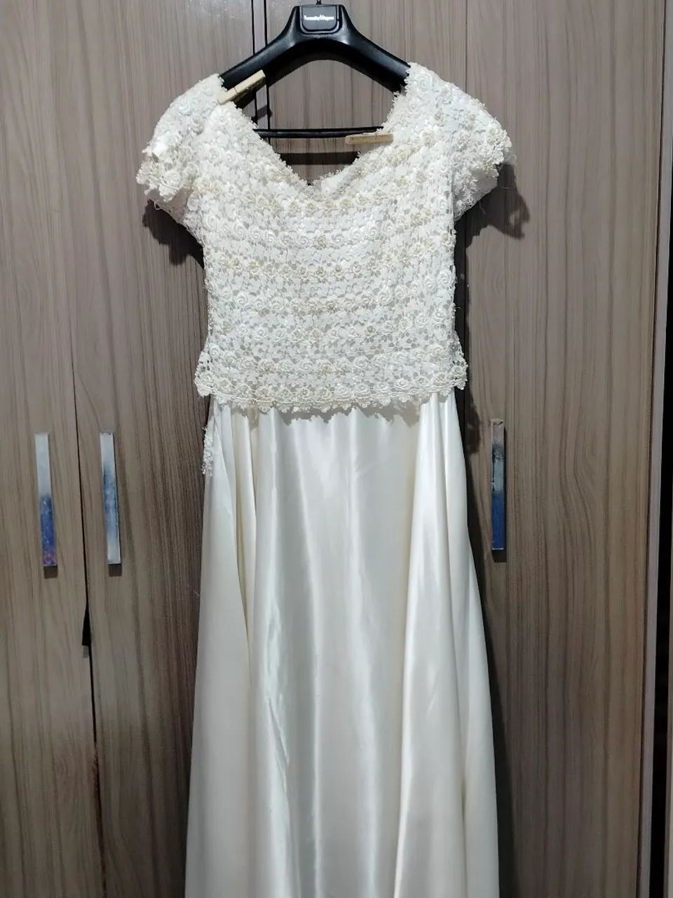Vestido de Noiva / Festa Longo Branco com Corpete em Renda e Pérolas