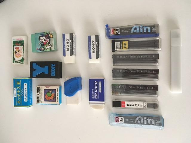 Kit com lápis, grafites e borrachas