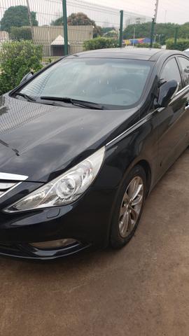 VENDO LINDO SONATA 2013 ( aceito troca de carros do meu interesse, HB20, Onix, KA e etc )