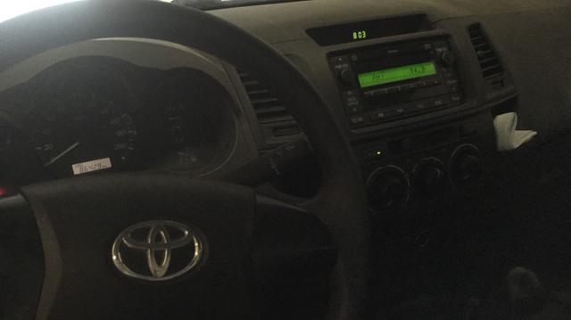 Vendo Hilux 2015/15 muito nova - Foto 5