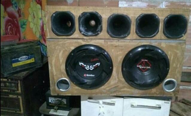 Vendo som automotivo