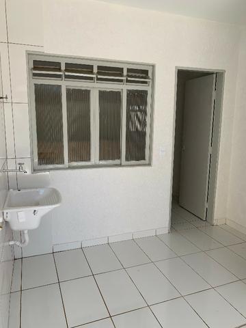 Casa térrea. Reformada. QSE 6. Rua do metrô - Foto 12