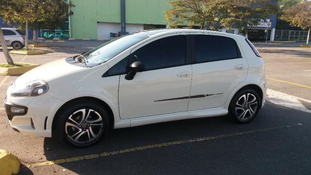 Punto Blackmotion Modelo 2016 com 12.000KM (carro impecável)