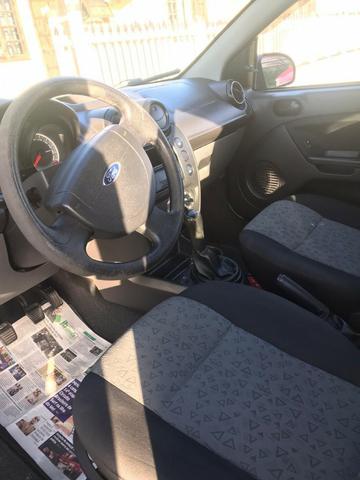 Ford Fiesta Sedan em perfeito estado - Foto 5