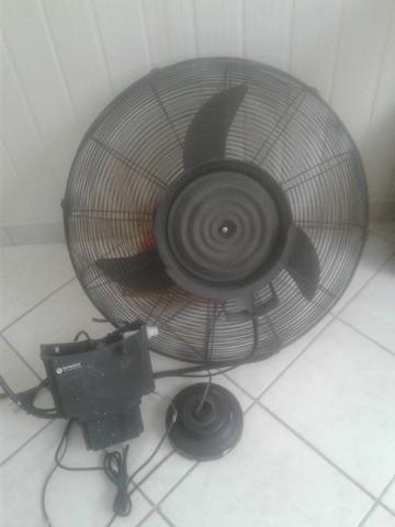 Cadeiras acolchoadas, Ventilador com vaporizador, Bateria e Guitarra - Foto 3