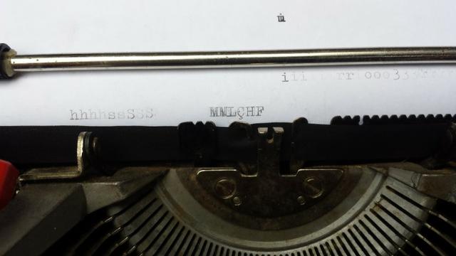 Máquina De Escrever Olivetti Dora Antiga - Foto 4