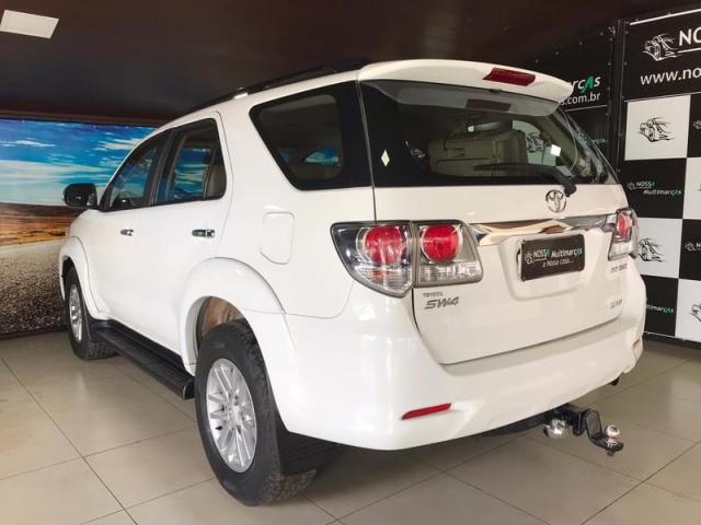 TOYOTA HILUX SW4 SRV 4X4 3.0 AUTOMÁTICA DIESEL - Foto 6