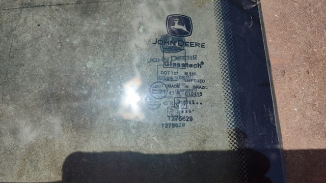 Para-brisa frontal John Deere 310L / K p/n T275629