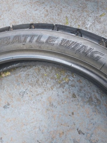 pneu usado Bridgestone battle Wing 110/80-19 - Foto 3