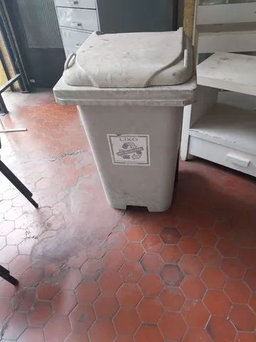 Lixeira usada 100L sem pedal bom estado