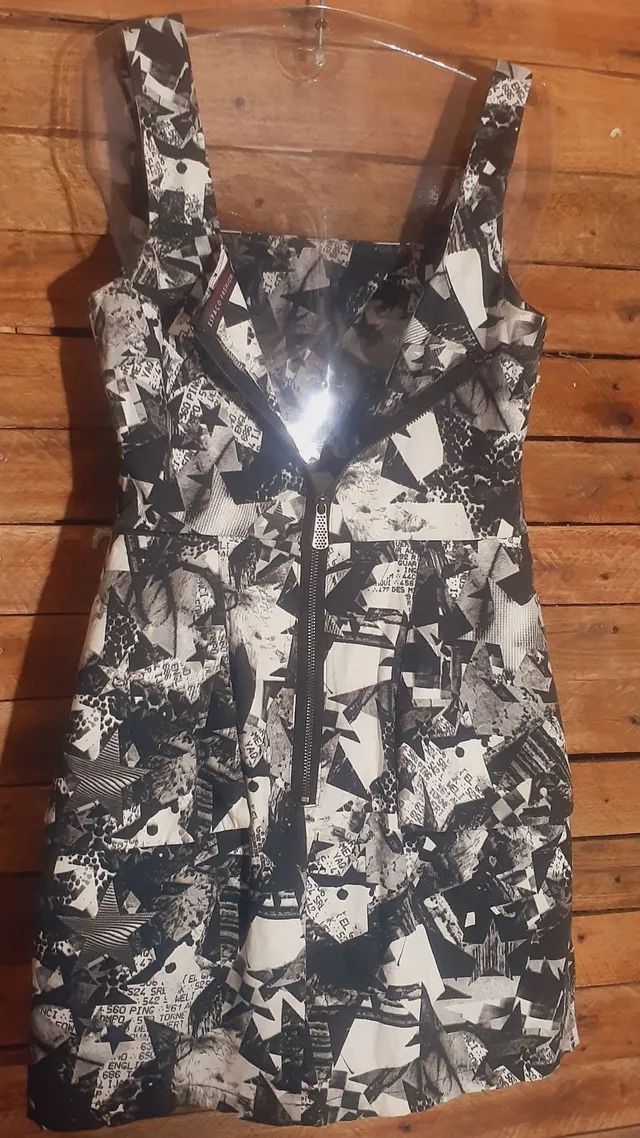 lindo vestido estampado preto e branco - Foto 2