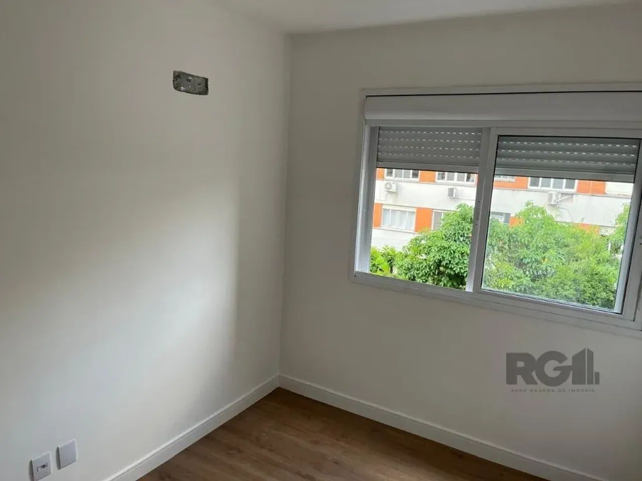 Libertas Imobiliária aluga!Ótimo apartamento no Menino Deus, de 2 dormitórios e vaga. Poss - Foto 4