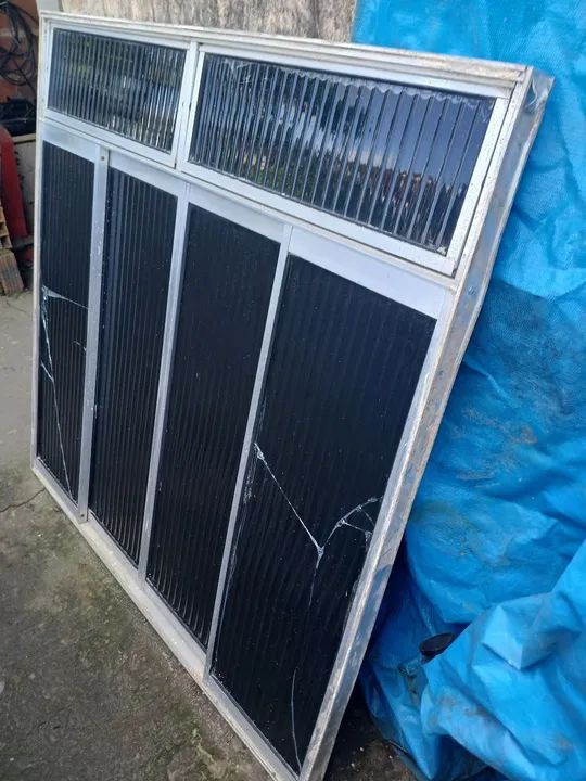 Janela alumínio 2 vidros trincados 