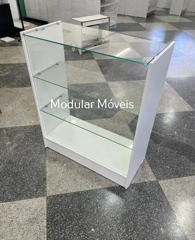 Balcão Vitrine com Vidro superior e Prateleiras de Vidro