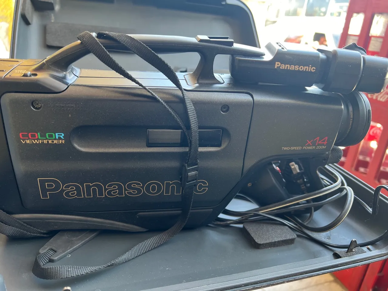 Câmera Panasonic coloco viewfinder x 14 two speed power zoom