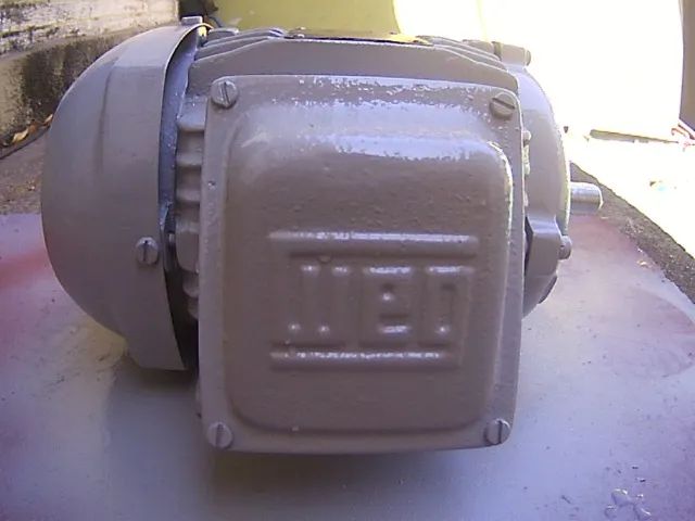 Motor Elétrico Trifásico WEG de 1 CV 3450 Rpm de alta rotação 220V   - Foto 2